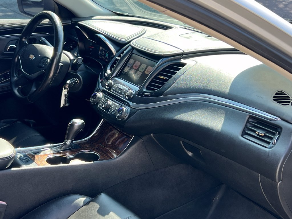 Used 2015 Chevrolet Impala LT w/ Convenience Package FWD image 20