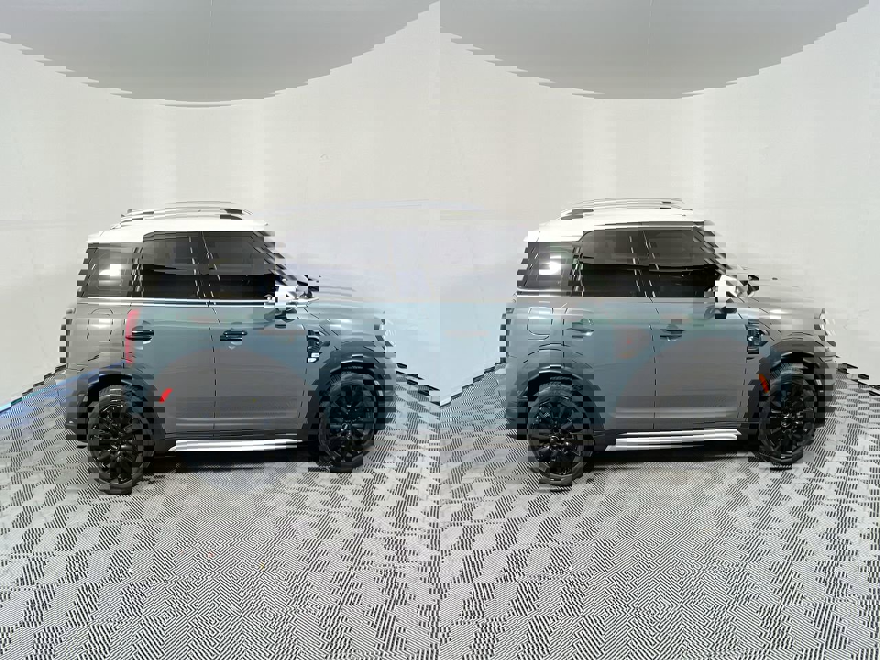 Used 2022 MINI Cooper Countryman S w/ Premium Package FWD image 2