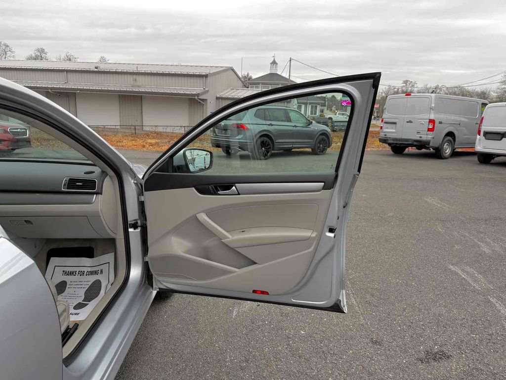 Used 2015 Volkswagen Passat 1.8T Limited Edition image 15