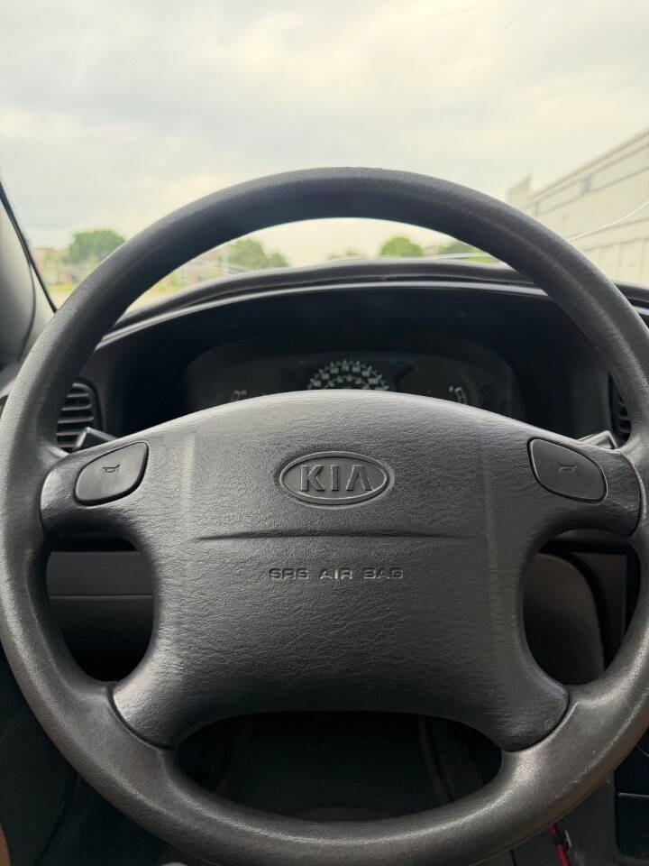 Used 2003 Kia Spectra Sedan FWD image 13