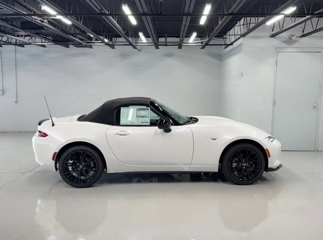 New 2026 MAZDA MX-5 Miata Club w/ Weather Package RWD image 8