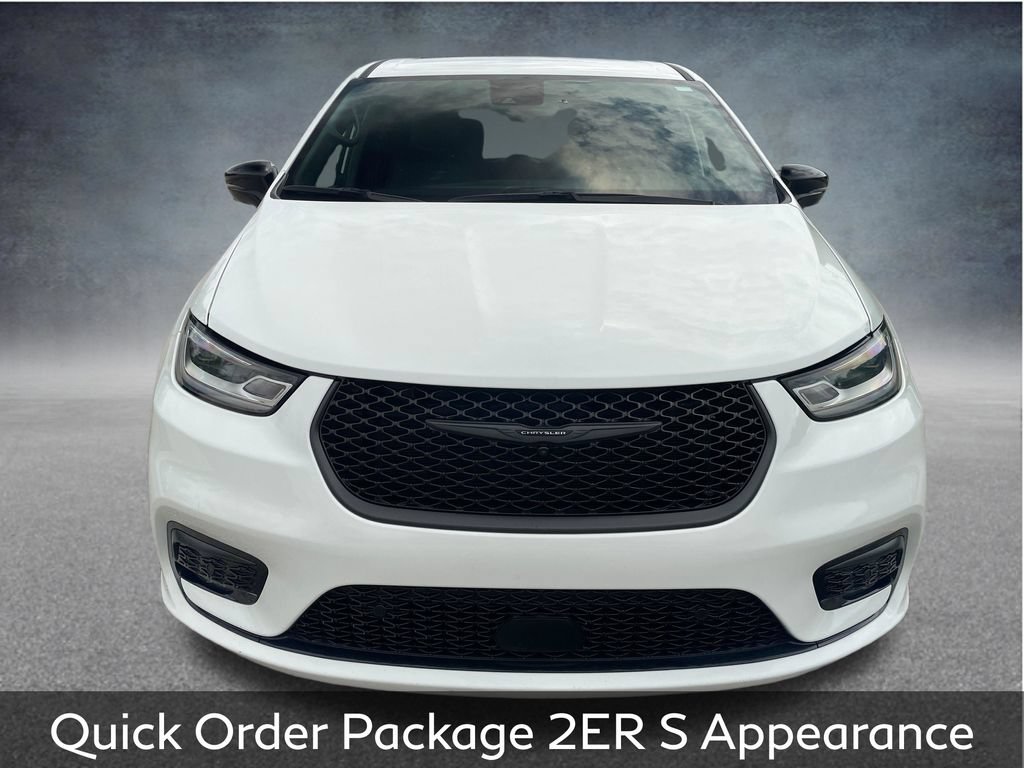 Used 2024 Chrysler Pacifica Limited FWD image 3