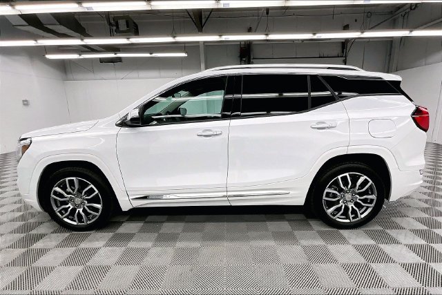 Used 2024 GMC Terrain Denali w/ Denali Premium Package AWD/4WD image 14