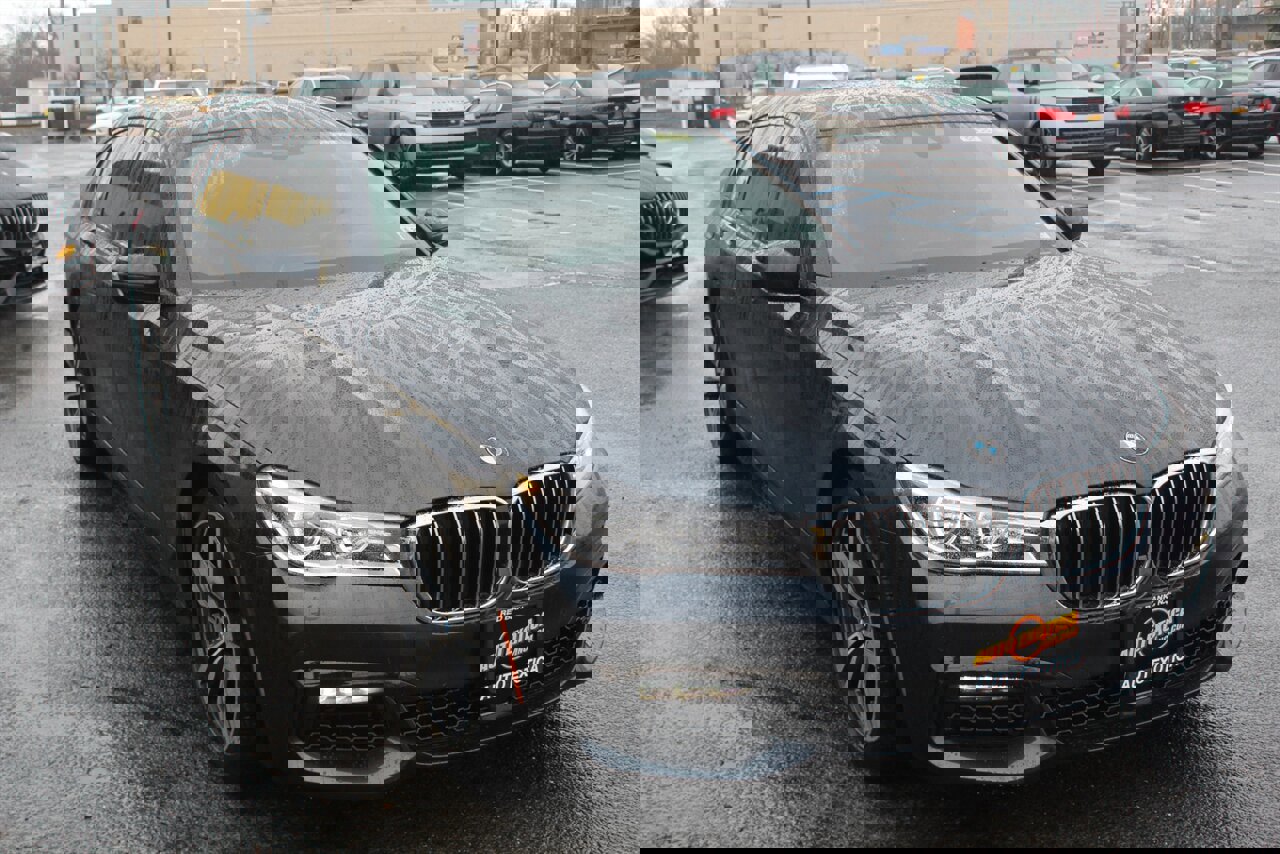 Used 2019 BMW 750i image 4