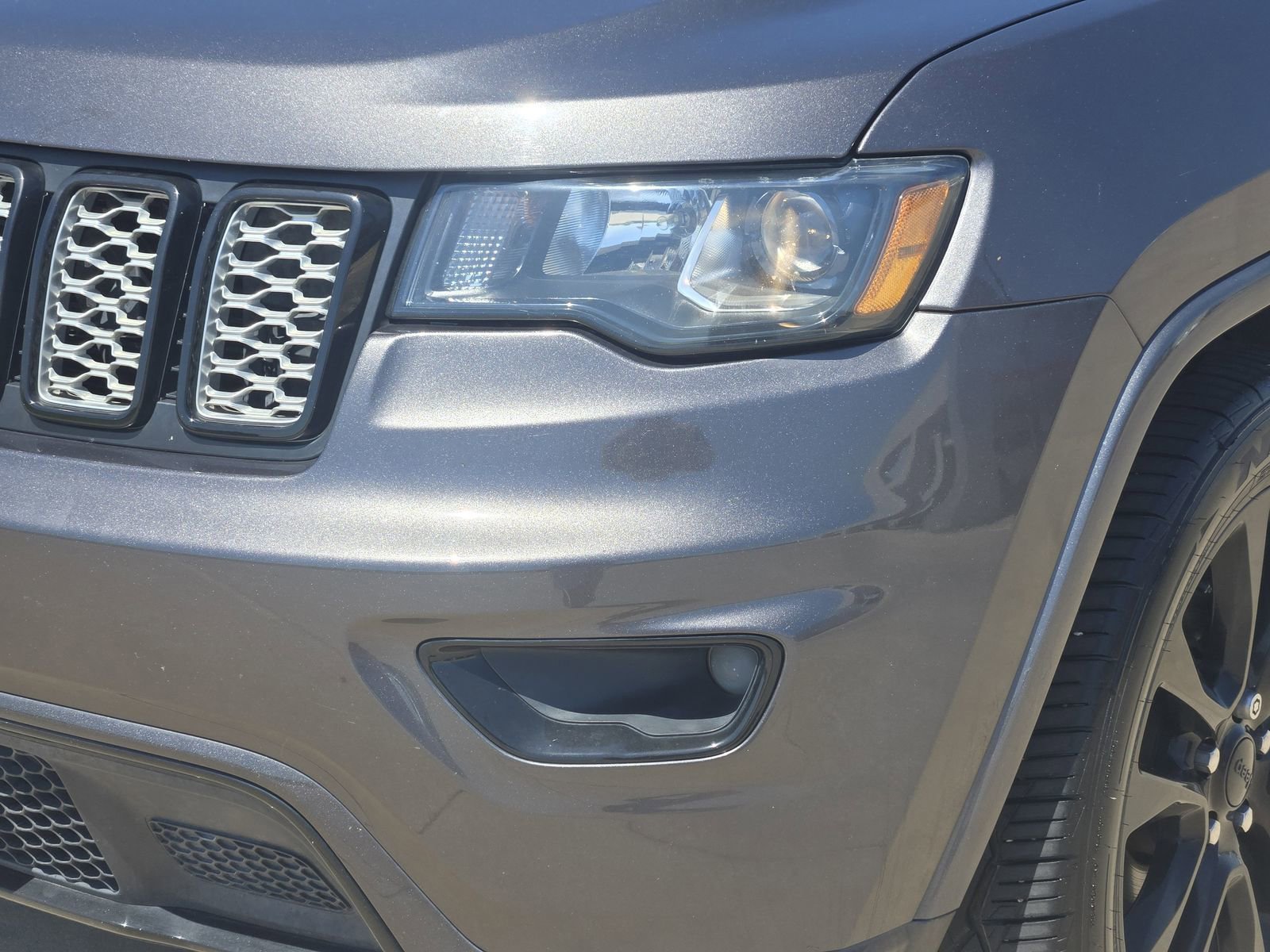 Used 2018 Jeep Grand Cherokee Altitude RWD image 12