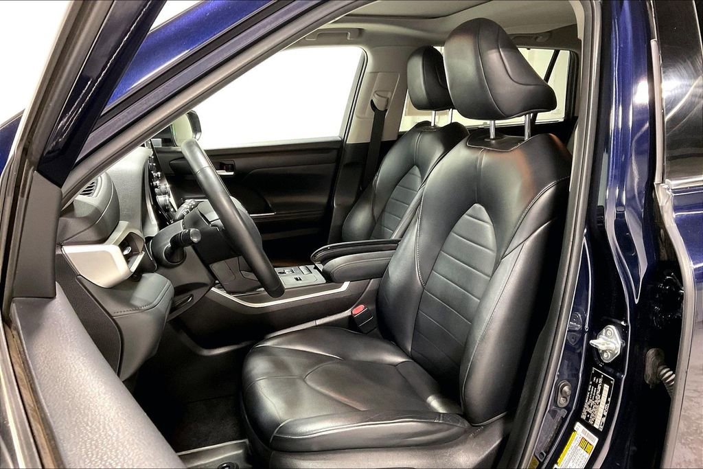 Used 2022 Toyota Highlander XLE image 32