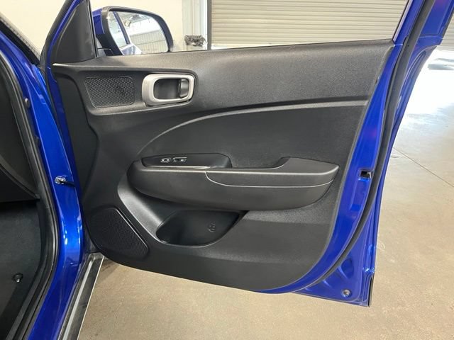 Used 2025 Hyundai Venue SEL FWD image 12