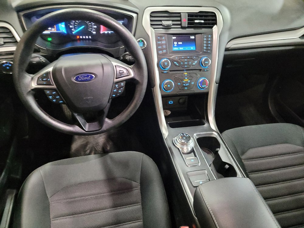 Used 2017 Ford Fusion SE image 22