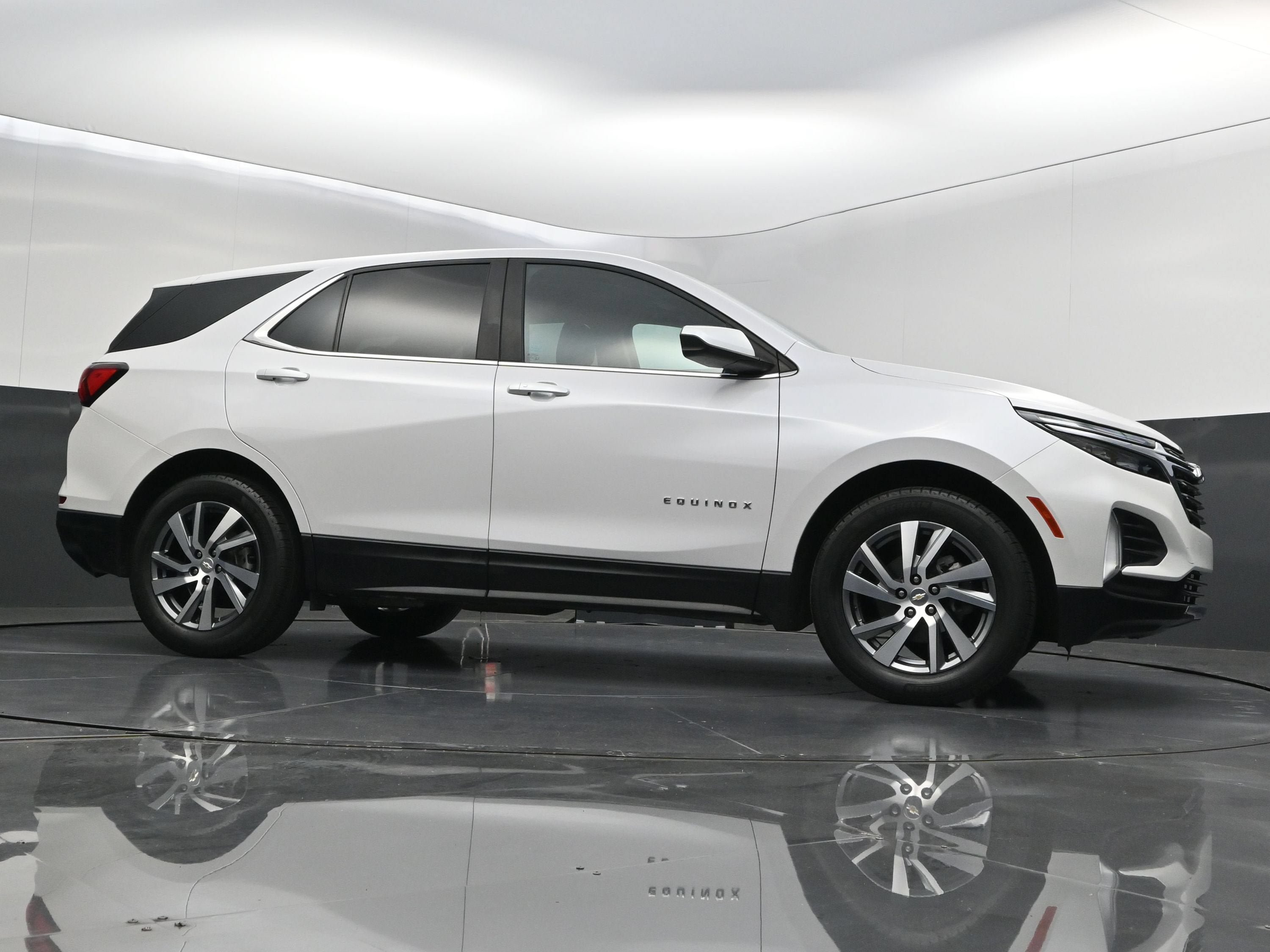 Used 2022 Chevrolet Equinox LT FWD image 43