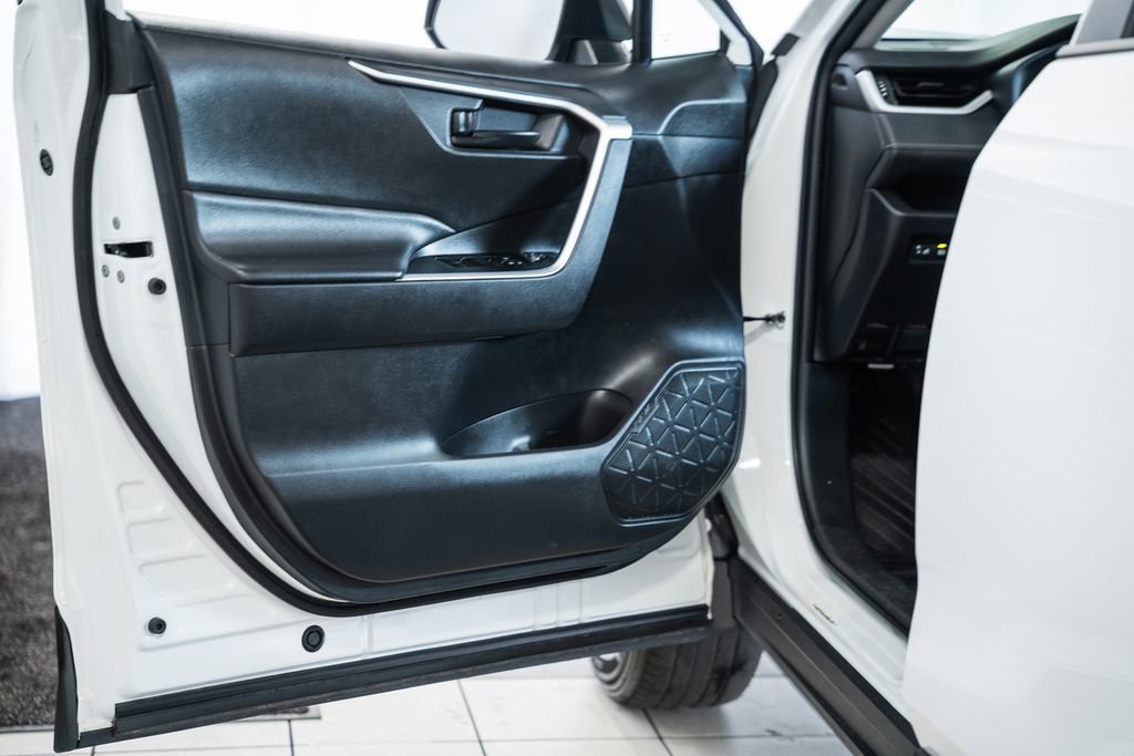 Used 2024 Toyota RAV4 LE image 32