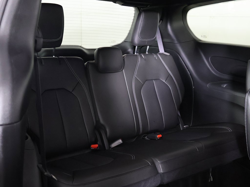 Used 2025 Chrysler Pacifica Select image 30