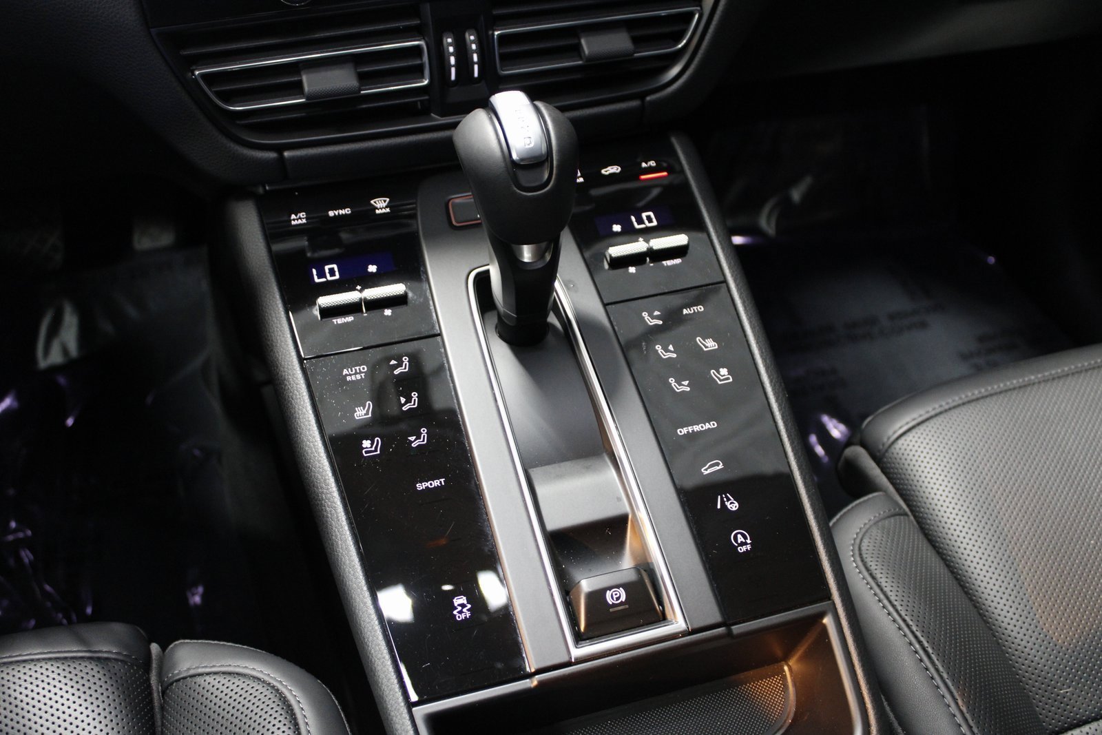 Certified 2025 Porsche Macan image 32