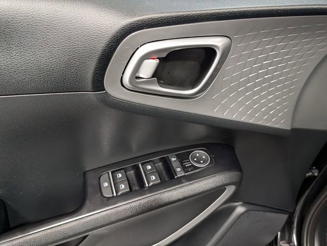 Used 2024 Kia Soul S FWD image 13