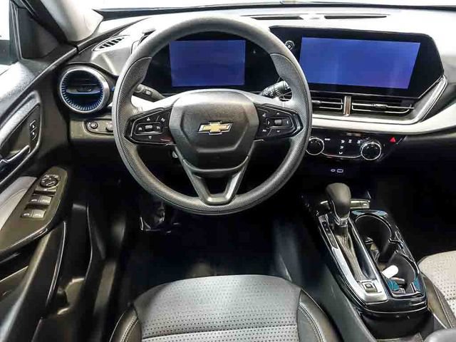 Certified 2025 Chevrolet Trax LT FWD image 16