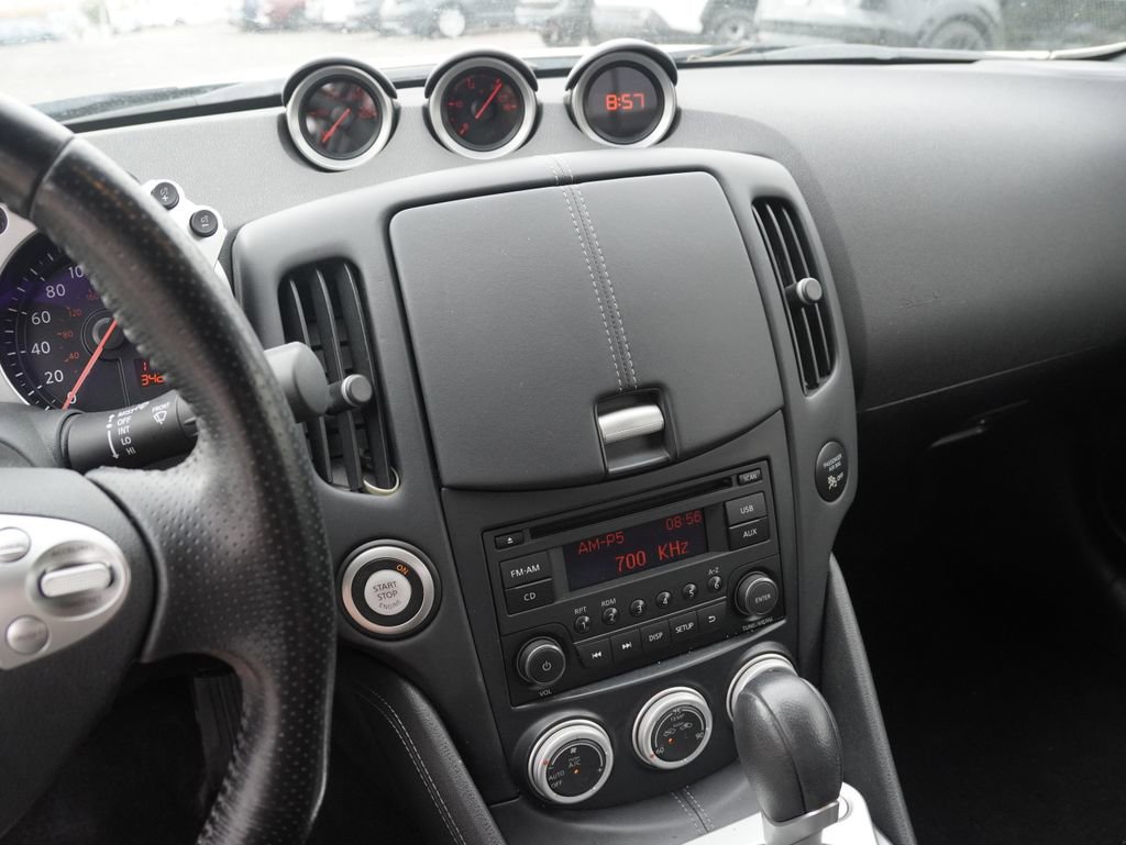 Used 2020 Nissan 370Z Coupe RWD image 12