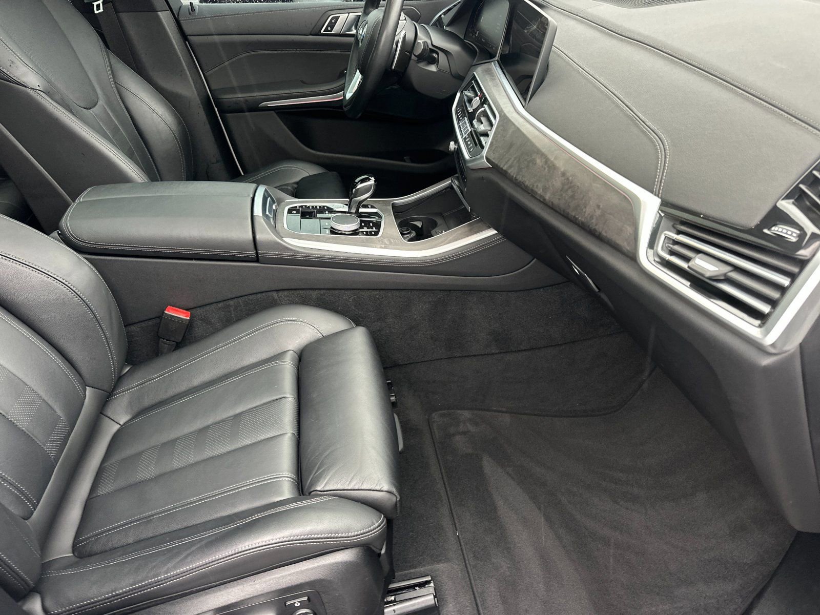 Used 2022 BMW X5 xDrive40i w/ Climate Comfort Package image 16