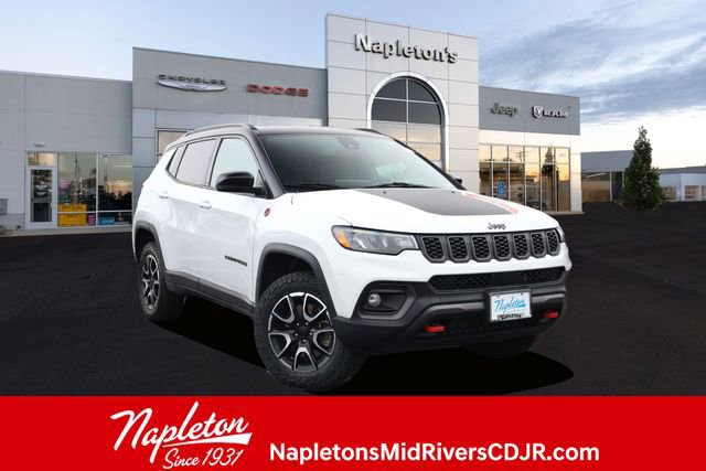 Used 2024 Jeep Compass Trailhawk image 1