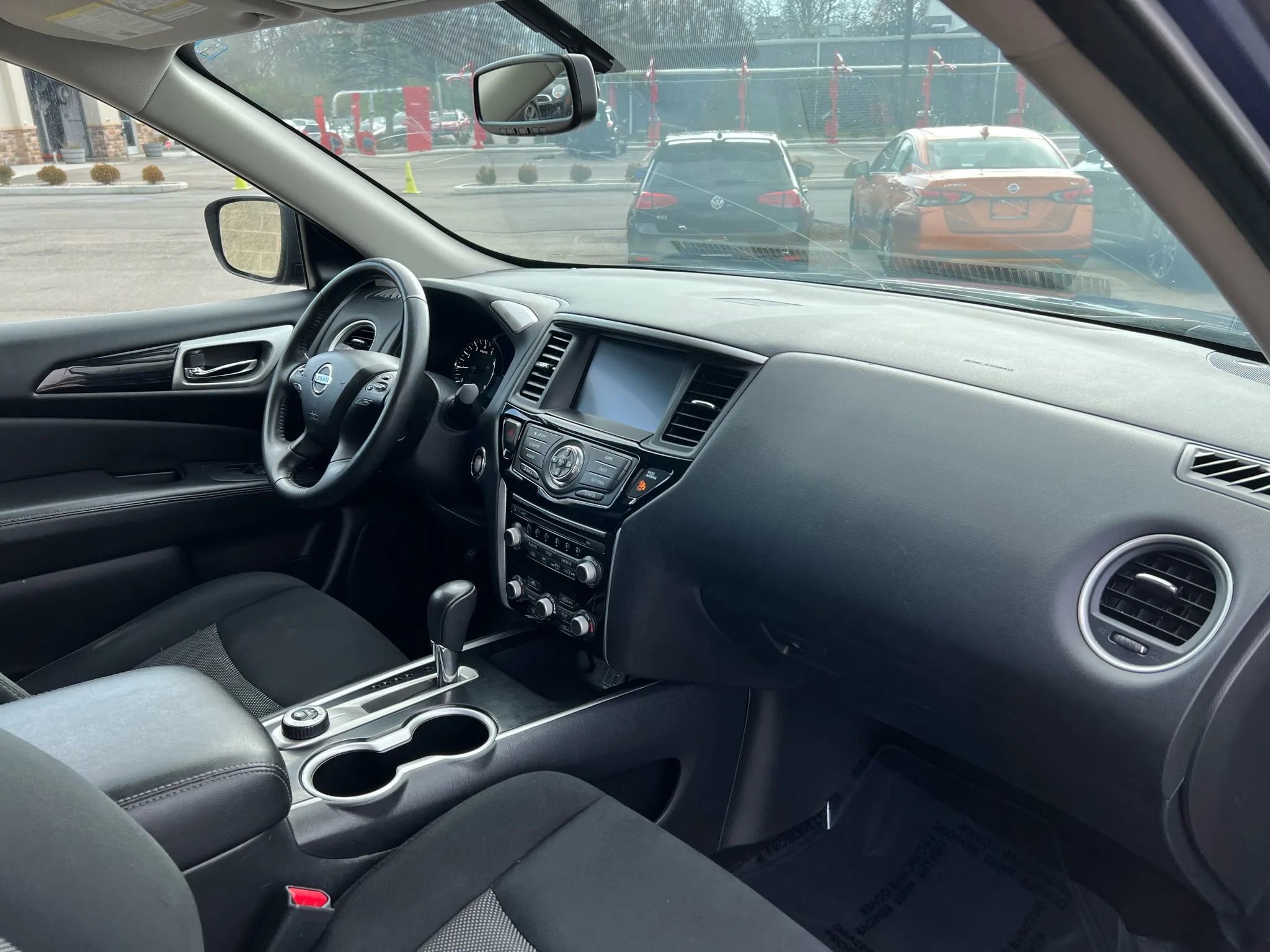 Used 2019 Nissan Pathfinder SV image 18