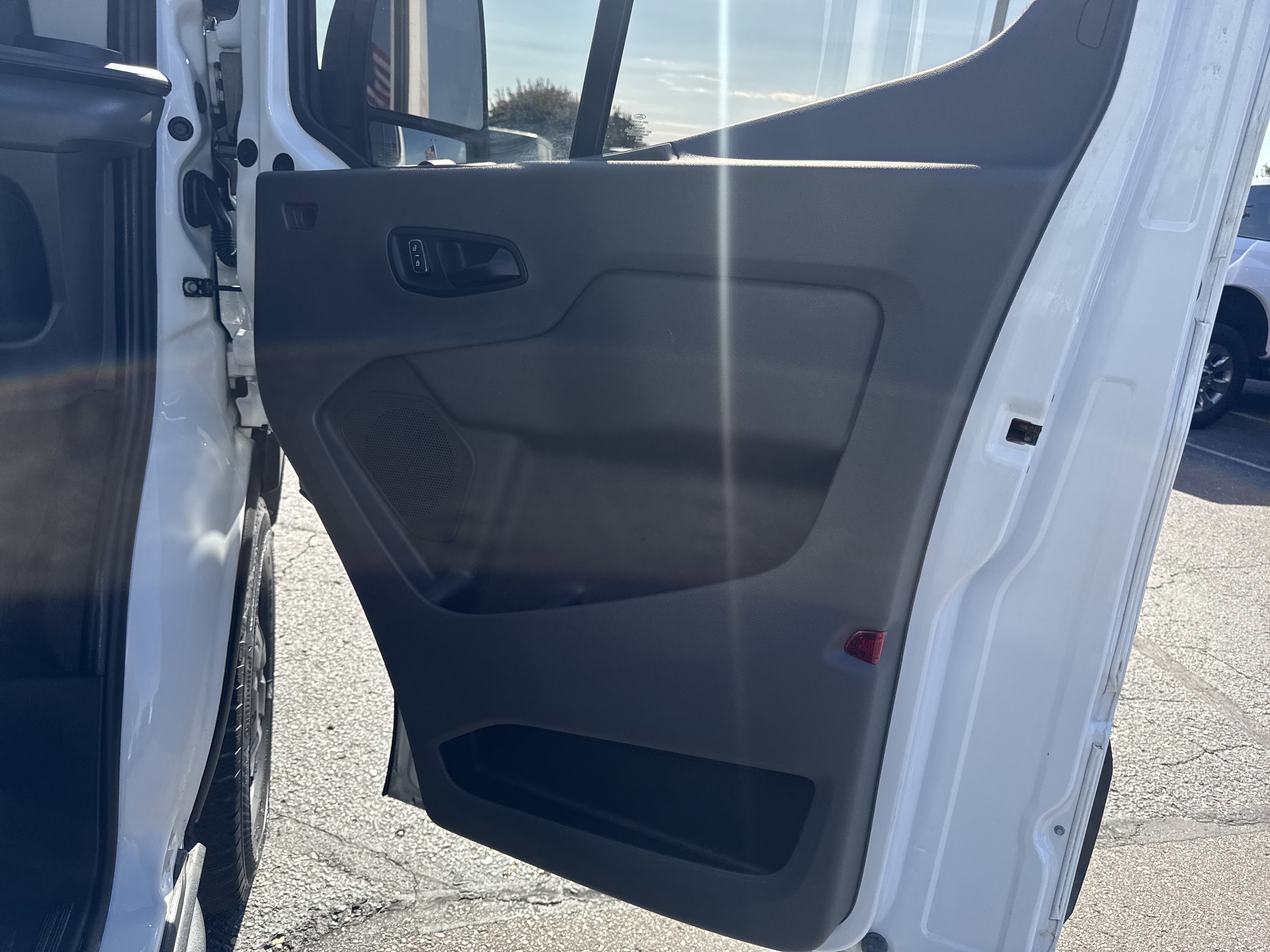 Used 2022 Ford Transit 250 Medium Roof w/ Load Area Protection Package image 23