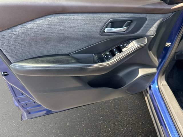 Used 2023 Nissan Rogue SV AWD/4WD image 16