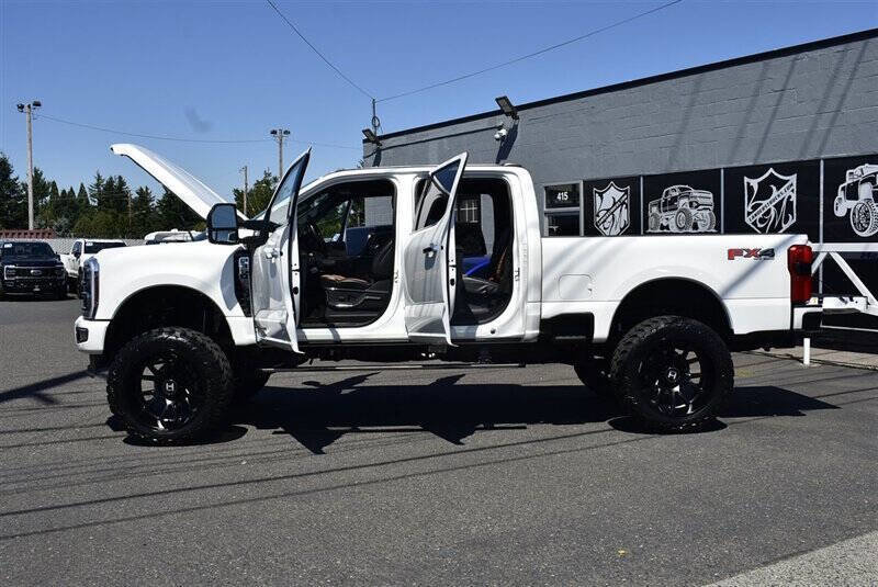 Used 2024 Ford F350 Platinum image 32