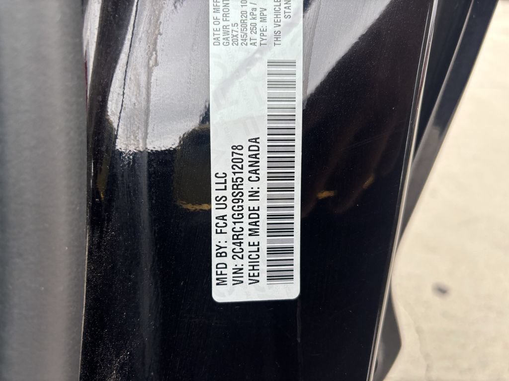 Used 2025 Chrysler Pacifica Limited FWD image 32