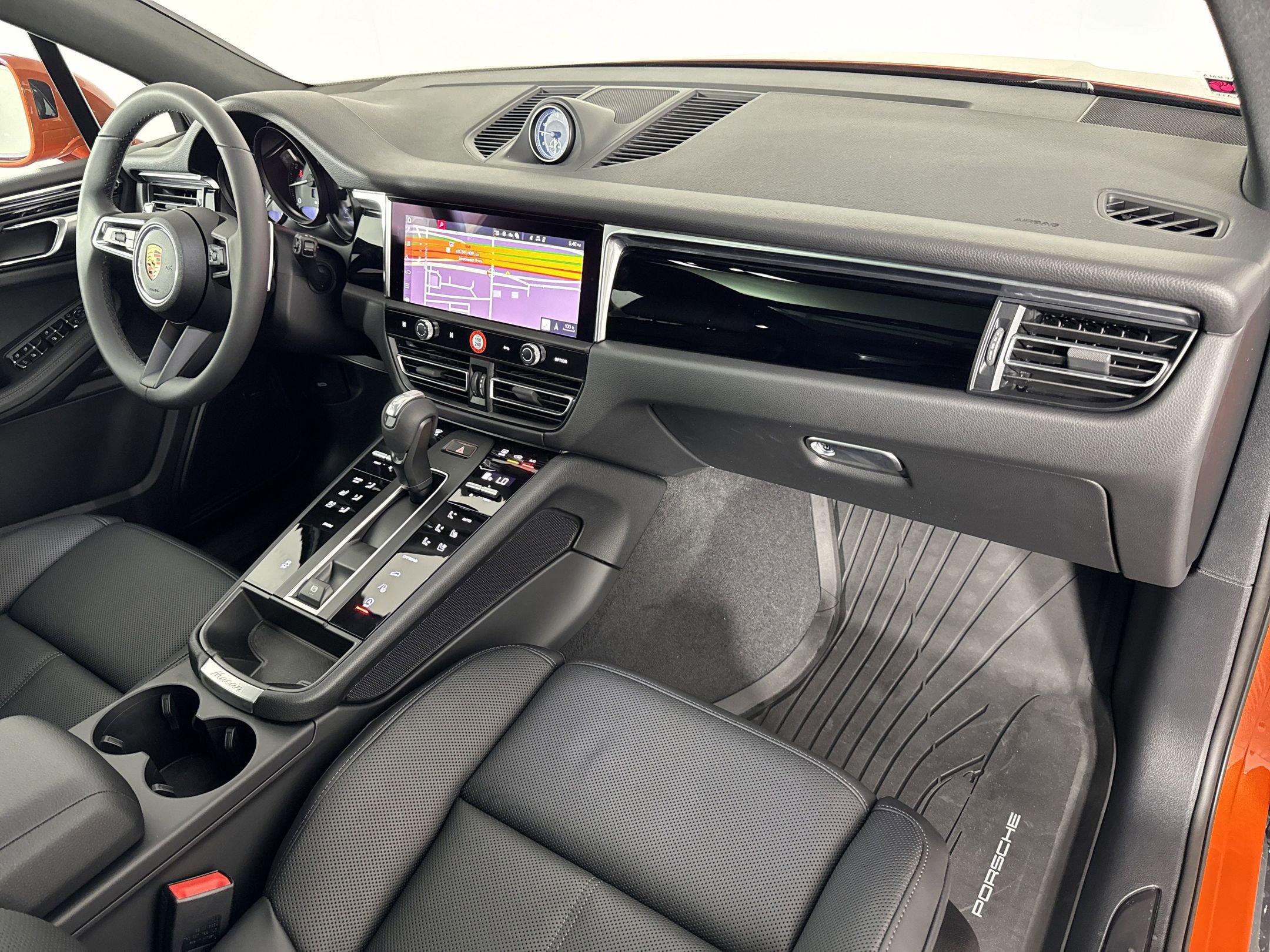 Used 2025 Porsche Macan image 30