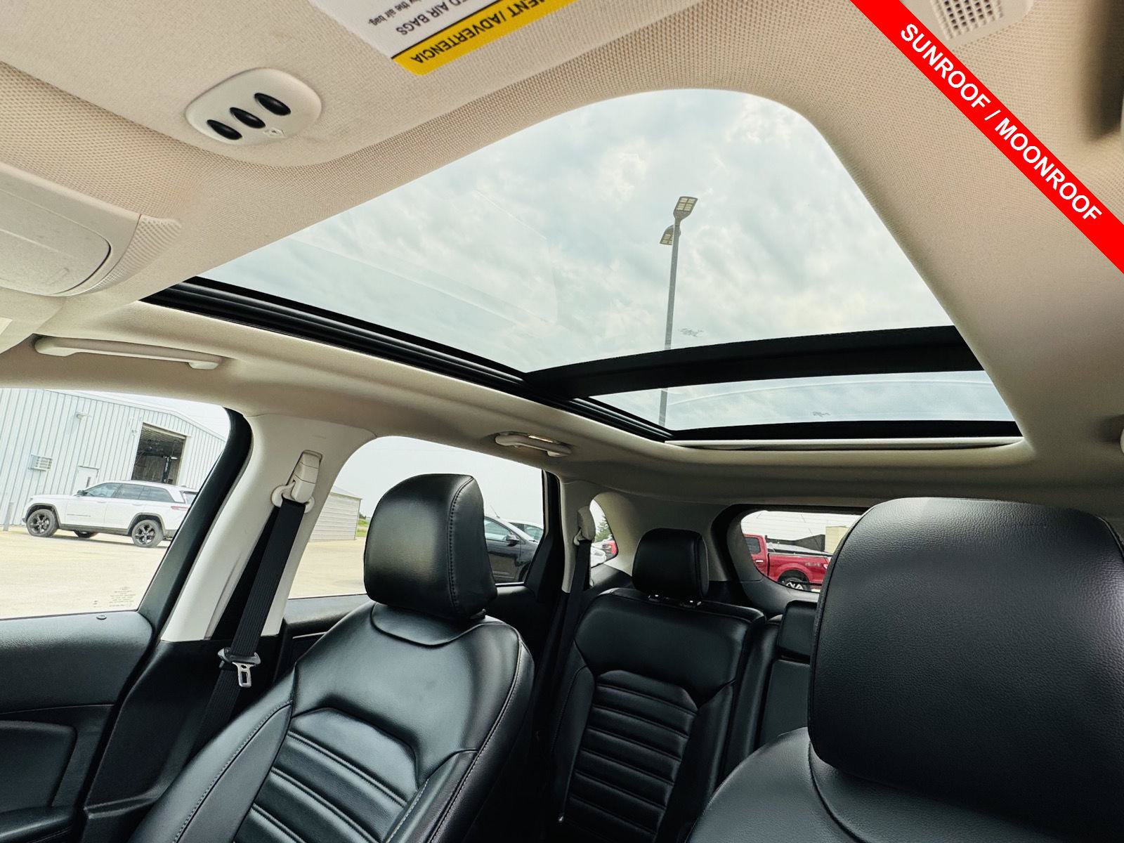 Used 2024 Ford Edge SEL w/ Convenience Package AWD/4WD image 4