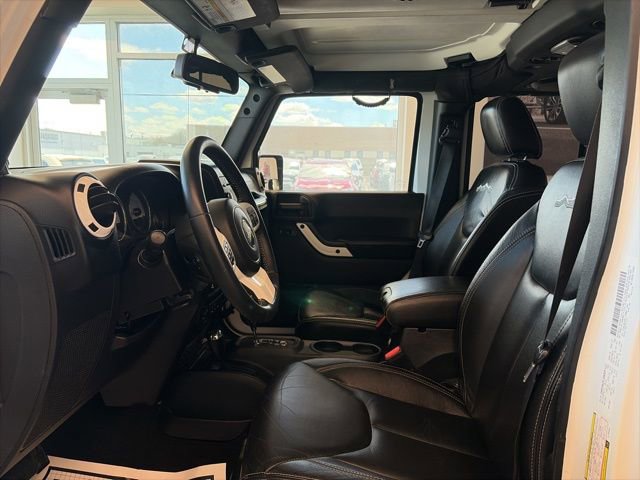 Used 2014 Jeep Wrangler Unlimited Sahara image 15