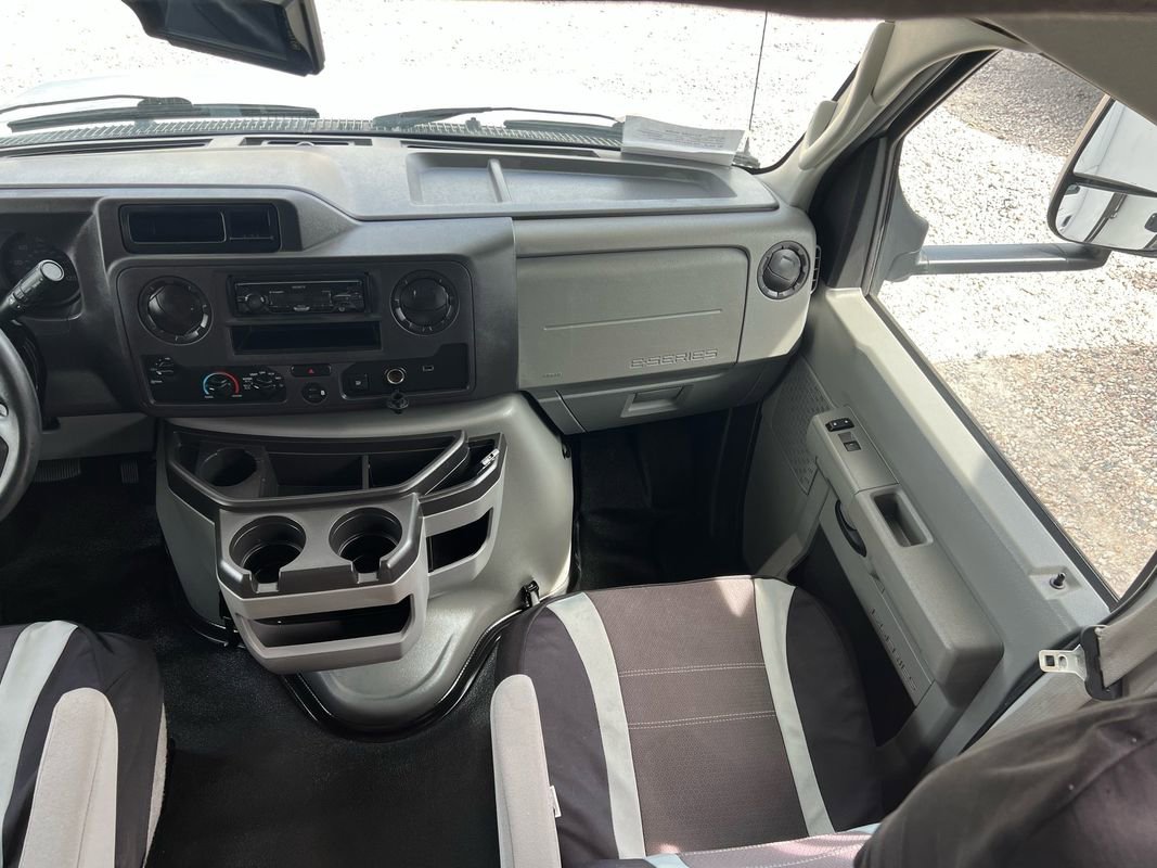 Used 2022 Ford E-450 and Econoline 450 Super Duty w/ Motorhome Prep Package image 35