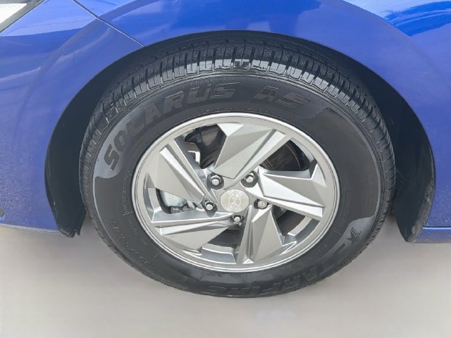 Certified 2025 Hyundai Elantra SE FWD image 31