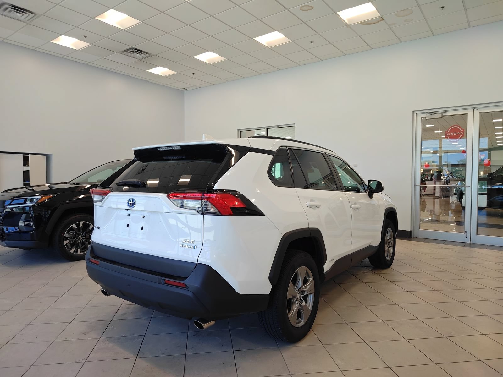 Used 2024 Toyota RAV4 XLE AWD/4WD image 4