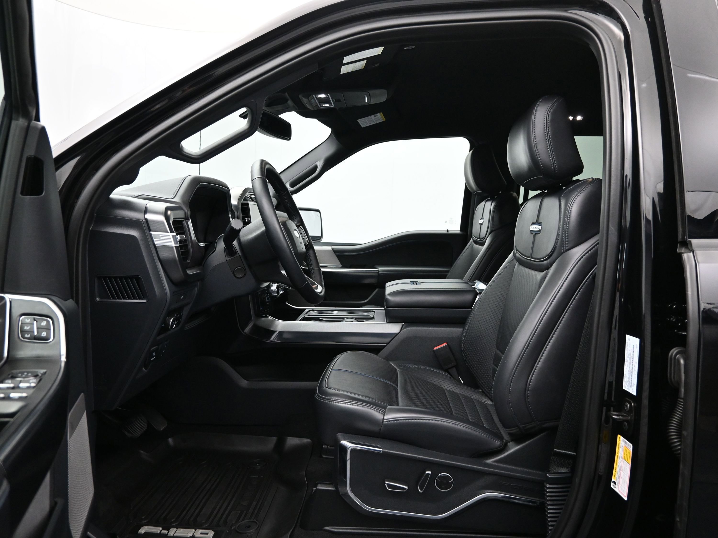 Used 2025 Ford F150 Platinum w/ FX4 Off-Road Package image 9