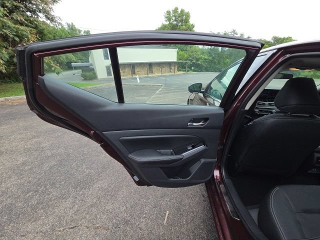 Used 2025 Nissan Altima 2.5 SL FWD image 31