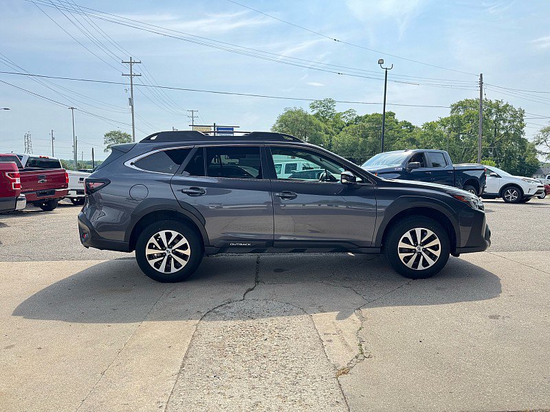 Used 2023 Subaru Outback Premium AWD/4WD image 4