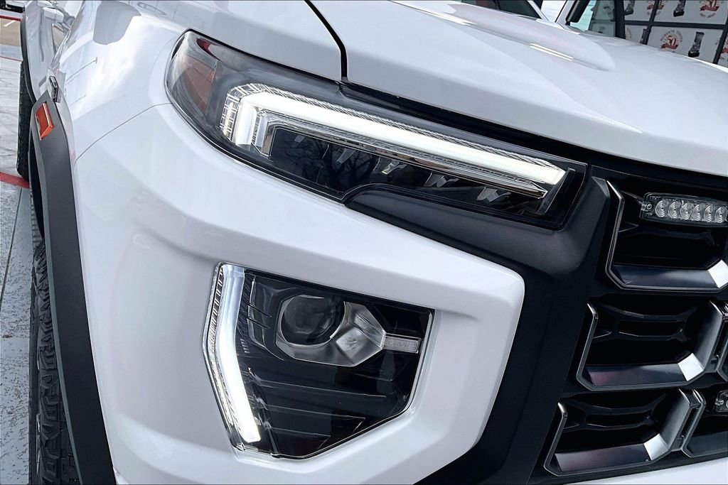 Used 2024 GMC Canyon AT4 image 30