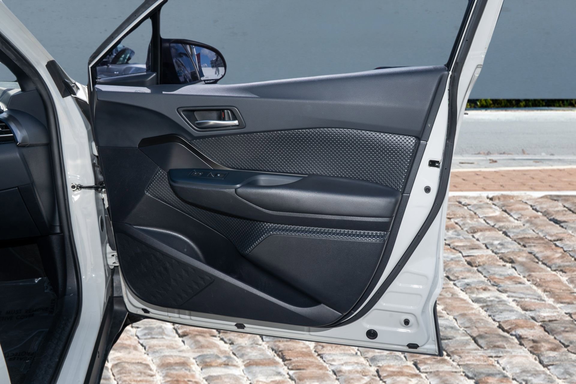 Used 2019 Toyota C-HR LE image 12