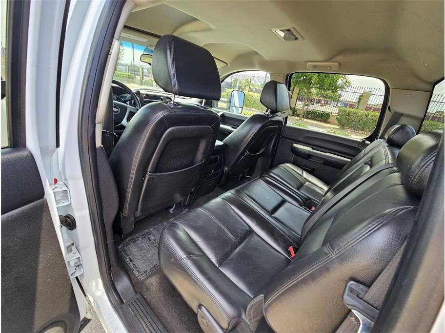 Used 2008 Chevrolet Silverado 1500 LT w/ Suspension Package, Off-Road AWD/4WD image 21
