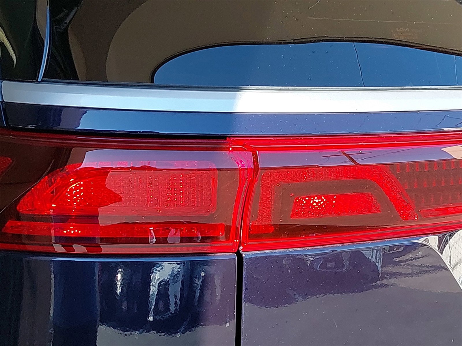 Used 2024 Kia Carnival LX image 40