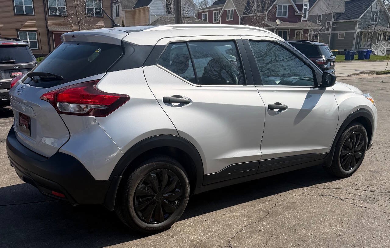 Used 2019 Nissan Kicks S FWD image 9