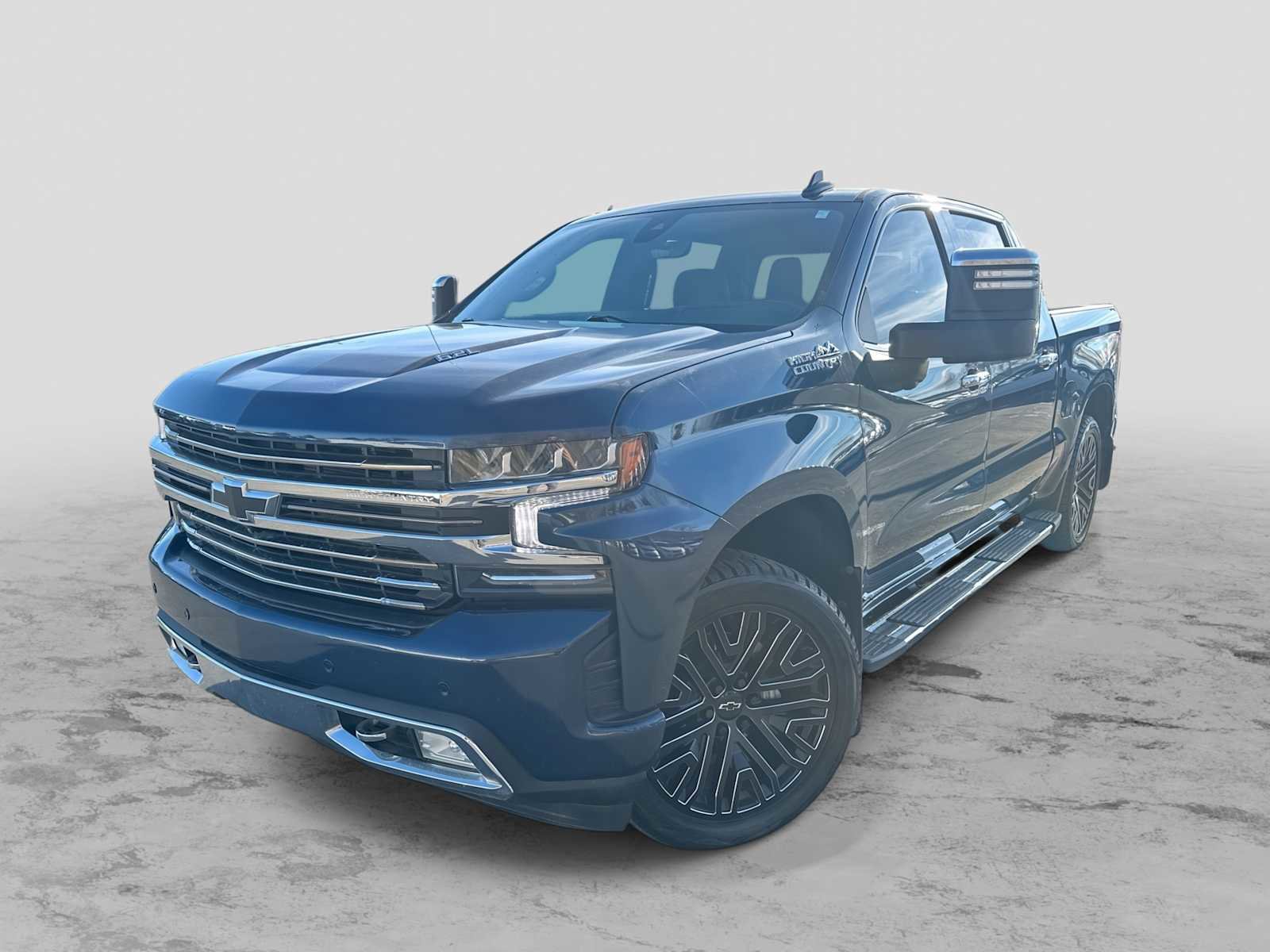 Used 2021 Chevrolet Silverado 1500 High Country w/ Technology Package image 1