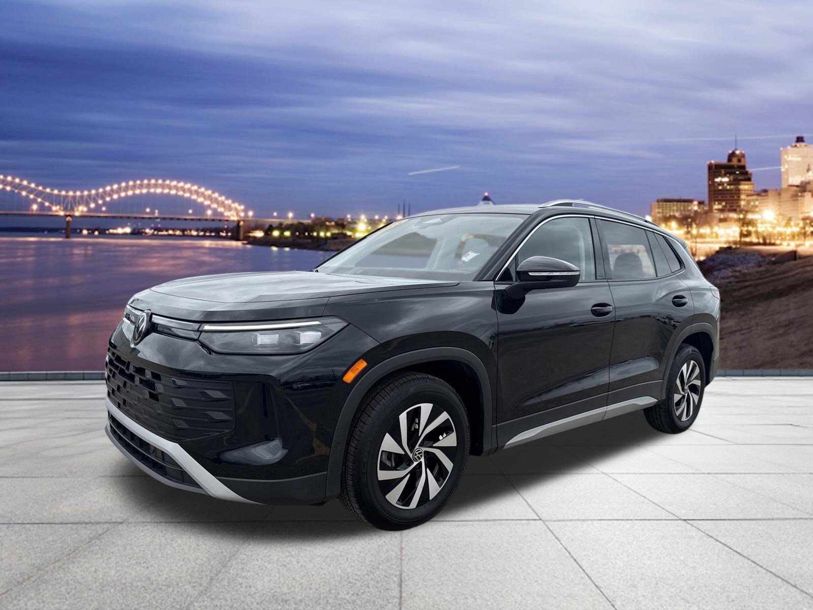 Used 2025 Volkswagen Tiguan S image 1