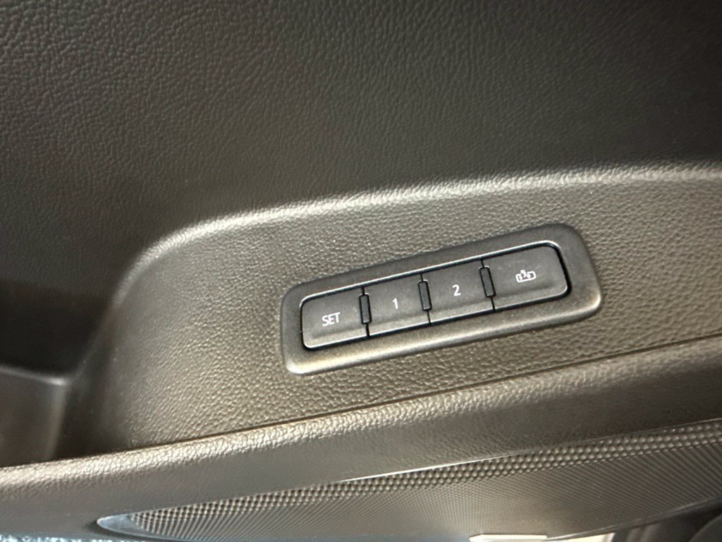 Used 2019 Chevrolet Tahoe LT w/ Luxury Package AWD/4WD image 22