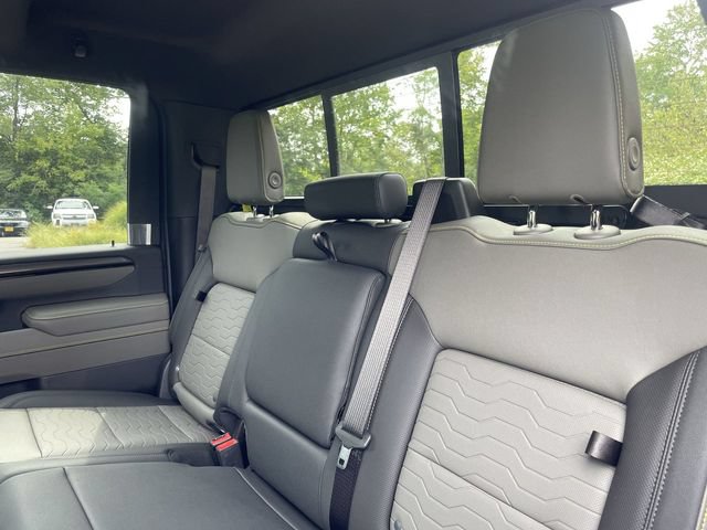 New 2026 Chevrolet Silverado 2500 ZR2 AWD/4WD image 23