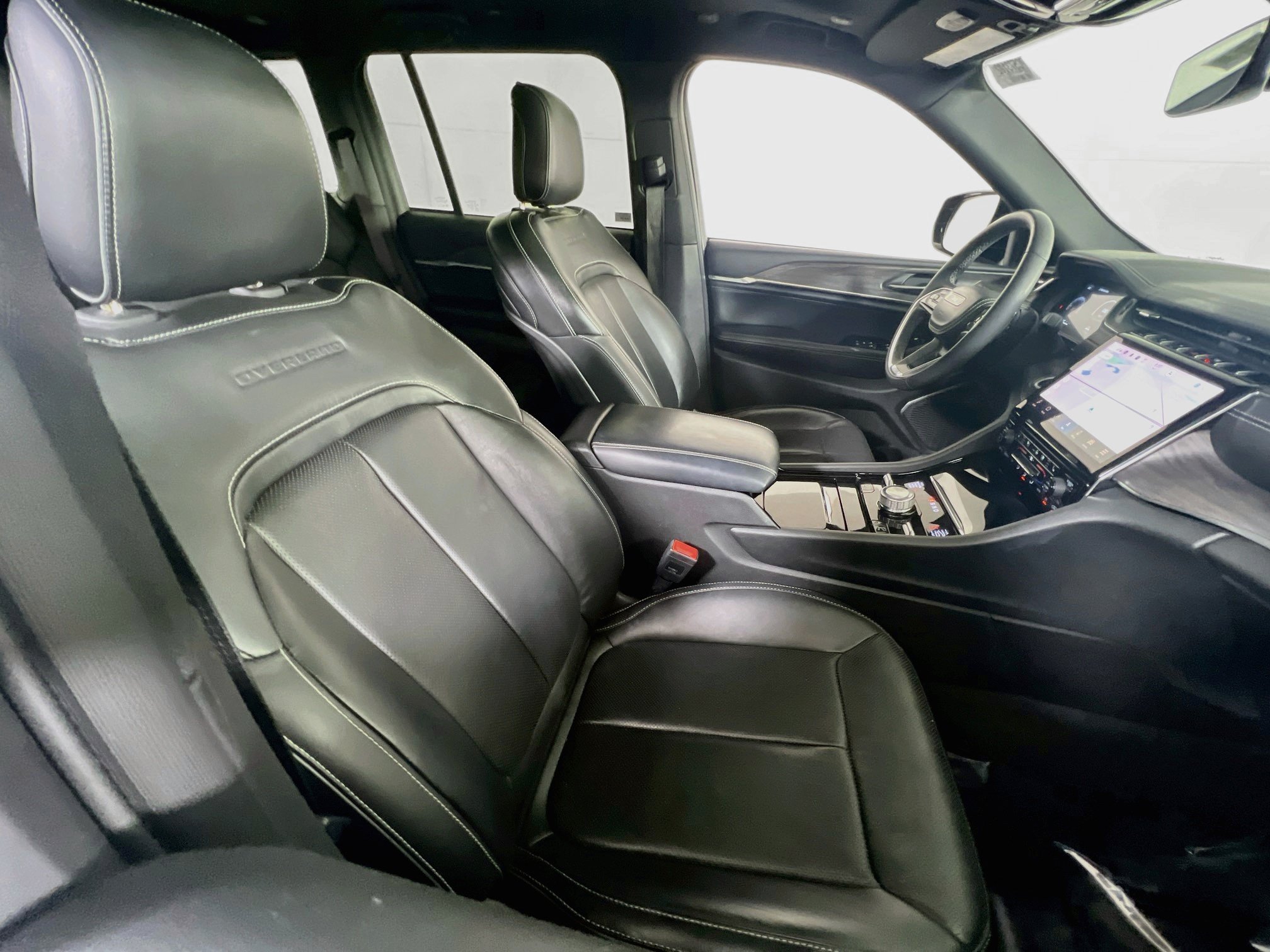 Used 2023 Jeep Grand Cherokee Overland AWD/4WD image 28