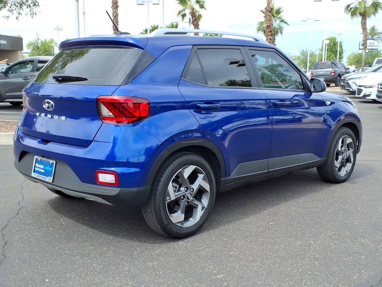 Certified 2025 Hyundai Venue SEL image 5