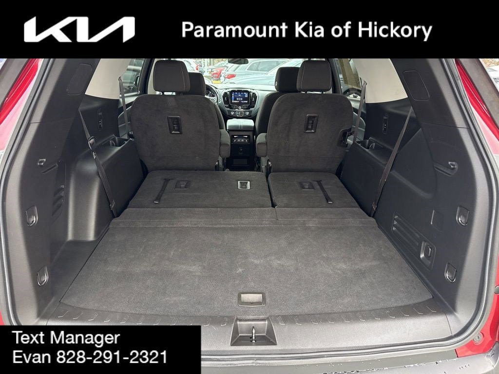 Used 2021 Chevrolet Traverse LT image 12