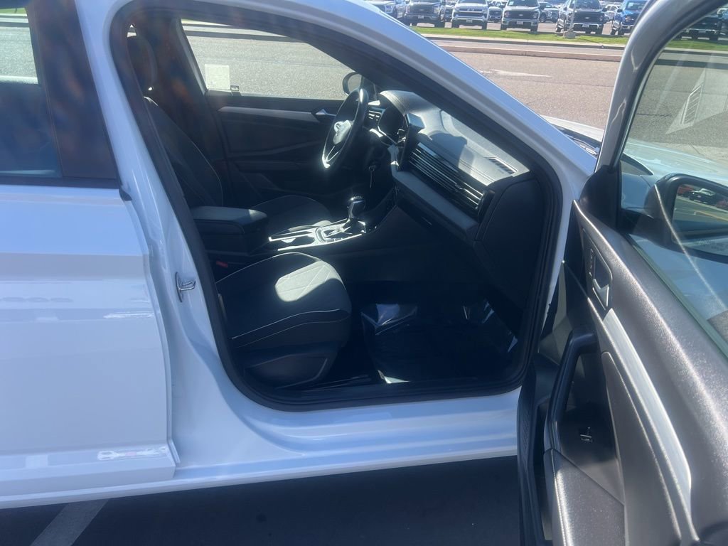 Used 2025 Volkswagen Jetta Sport image 29