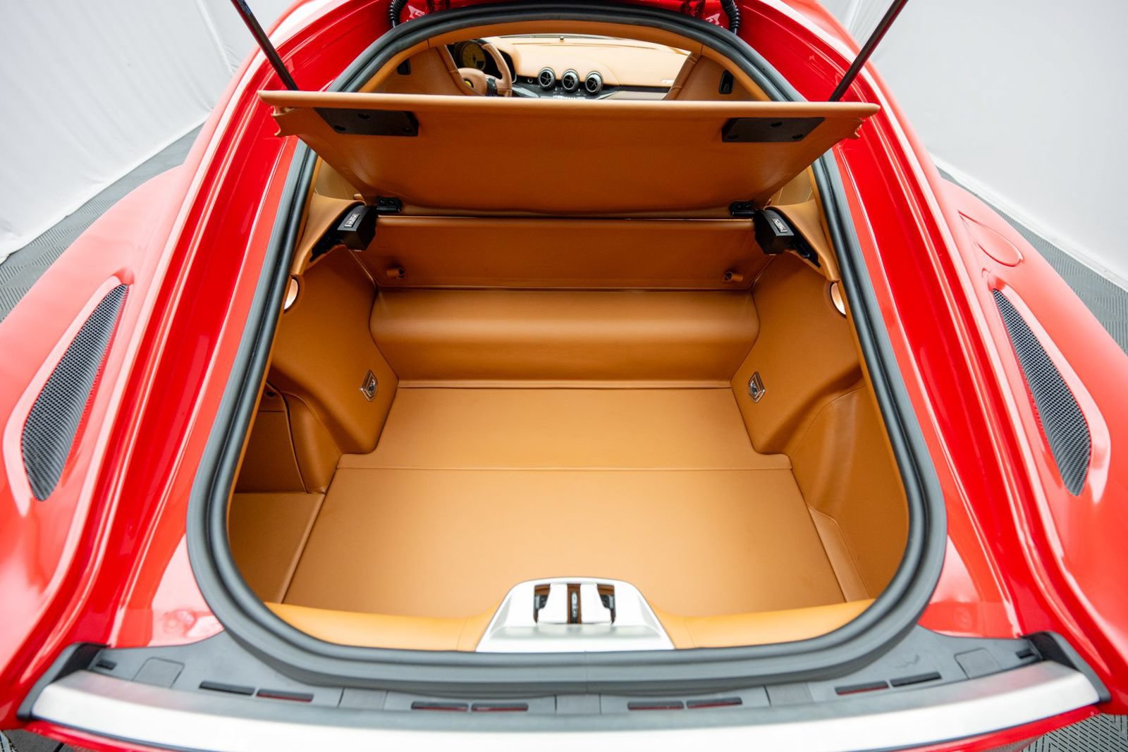 Used 2016 Ferrari F12 Berlinetta RWD image 40