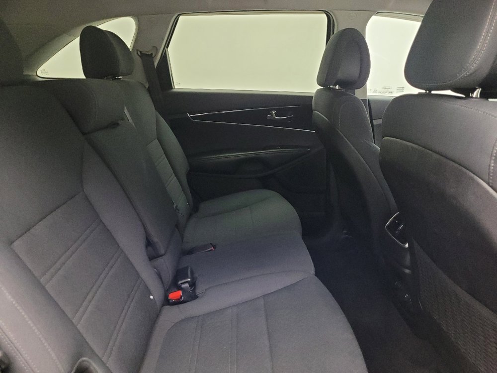 Used 2016 Kia Sorento LX image 19